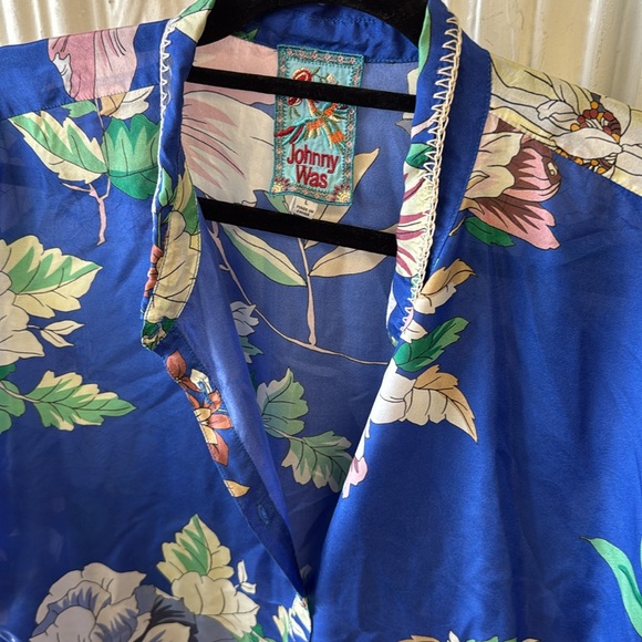Johnny Was Royal Blue Floral Button Down Shirt. - Picture 2 of 3